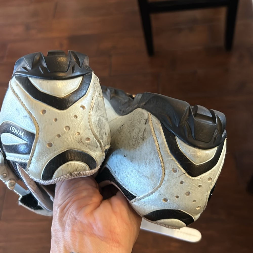 Bike shoes and cleats - Picture 4 of 5